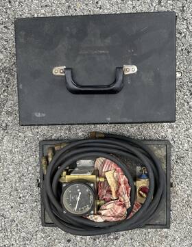 F1-d7-32 Barton Flow Meter 500 Psi 0-100 Wc With Hard Case Valves Hoses Etc. As Is Vg9