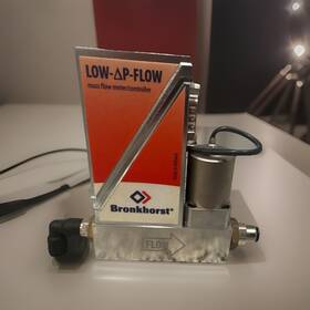 Bronkhorst Snm18213932e Low- P-flow Mass Flow Meter/controller 6.6 Ln/h Sf6 1/4 In