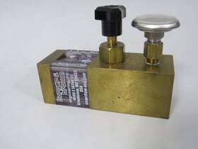 F2-b-300 Burger & Brown And Smartflow Flow Meter With Thermometer 1/4 Inch Npt 4-30lpm Used