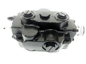 18-4z0006 Cross Hydraulic Control Valve Refurbished