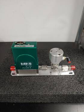 M330-01c4v1a-n2 Mks Instruments M-3305 1 Sccm N2 Gas Mass Flow Controller W Swagelok Ss-4bk-v51-1c Valve