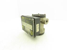 0010gm-4l-230v.9-0nr Ufm 67197 Flow Meter Monitor 1/2 Inch Npt Port 10 Gpm 3 Wire Switch