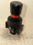 New No Box Parker 07R313AC - Pneumatic Pressure Regulator 1/2" 250 Psi. Fixed Price $84.80.
